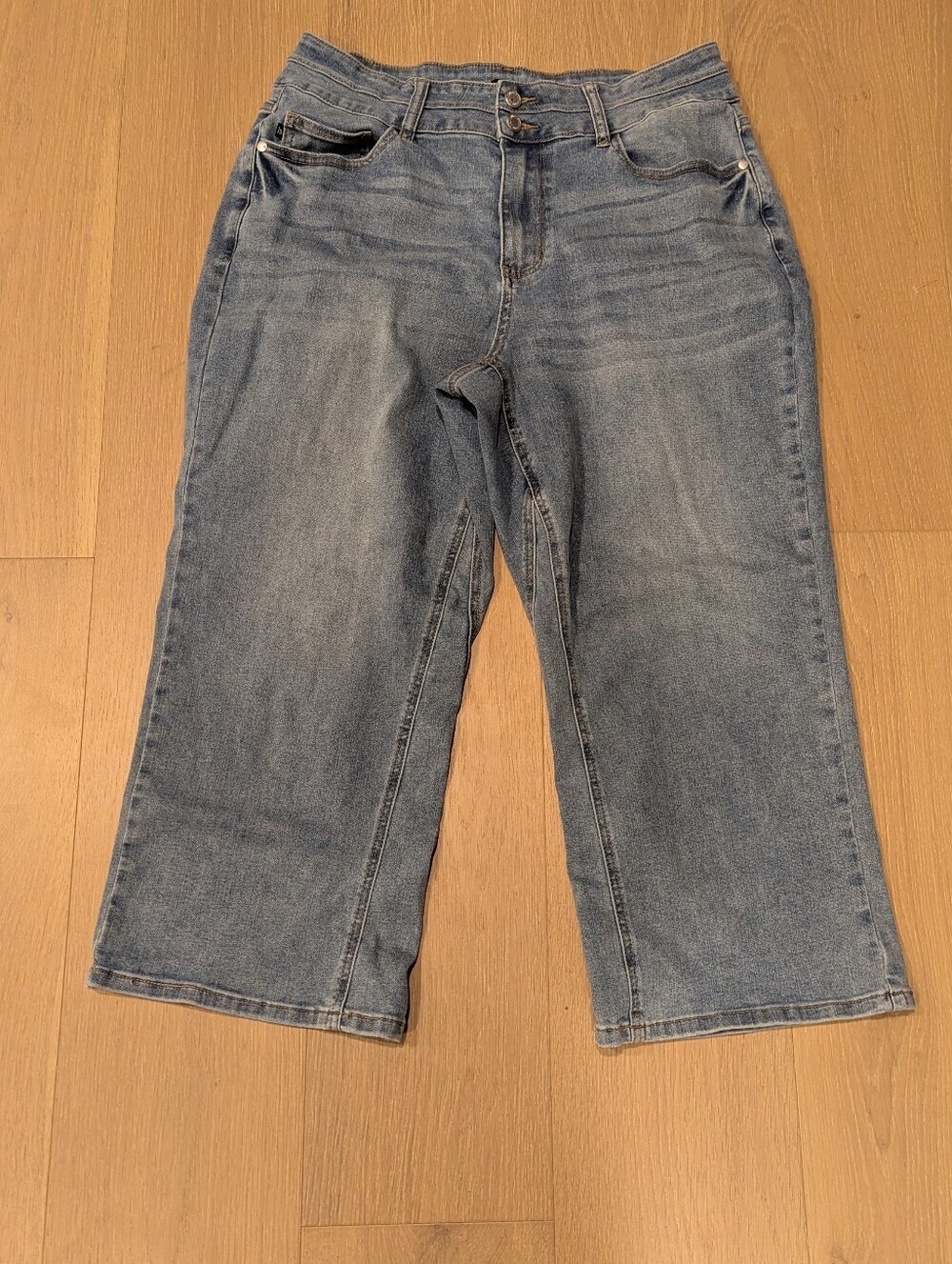 Classic Women's Light Blue Cropped Wide Leg Jeans